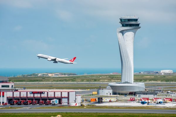 Istanbul-Airport-Resul-Muslu-Shutterstock.com-shutterstock_2312725487 - FlashGL