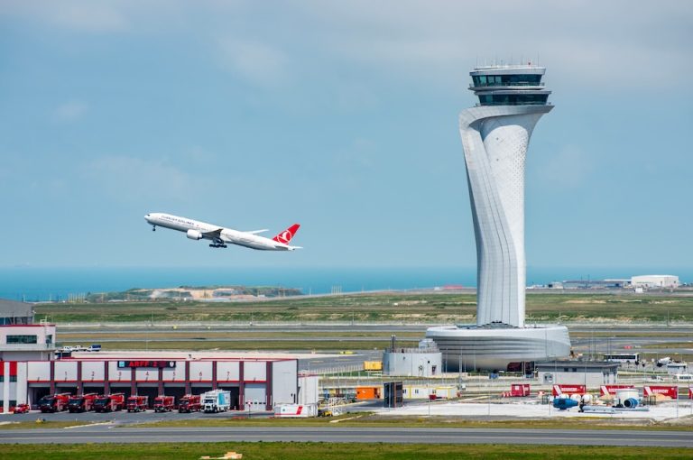 Istanbul-Airport-Resul-Muslu-Shutterstock.com-shutterstock_2312725487 - FlashGL
